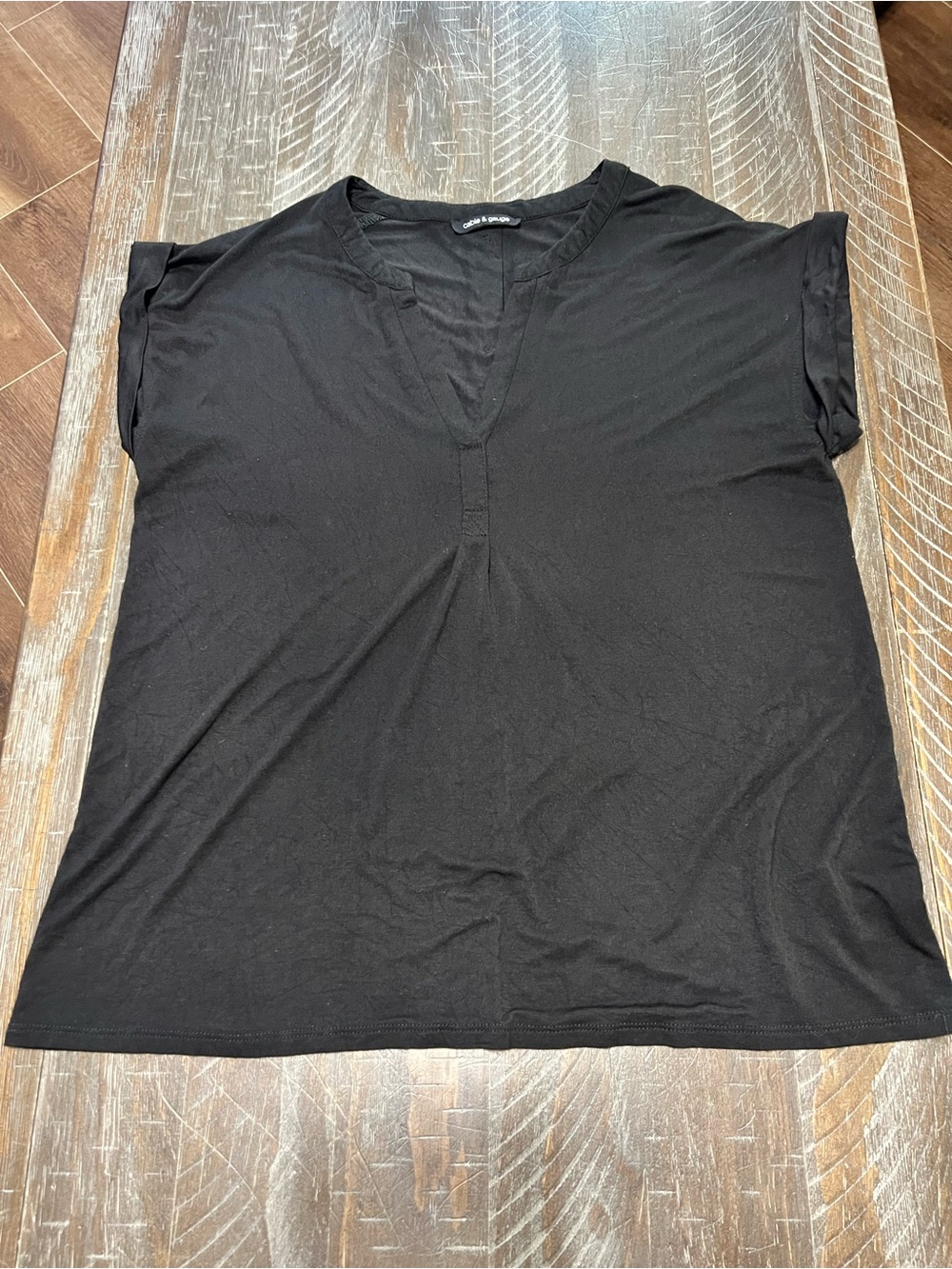 Cable & Gauge Black V-Neck Short Sleeve Top